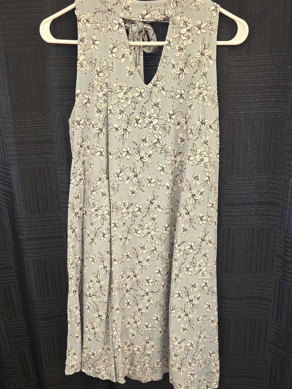 Promesa Light Blue Floral Sleeveless Dress with Keyhole
